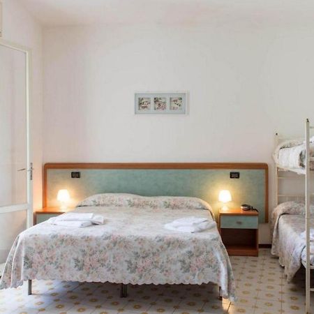 Hotel Levante Sul Mare Lido Di Savio Exteriör bild