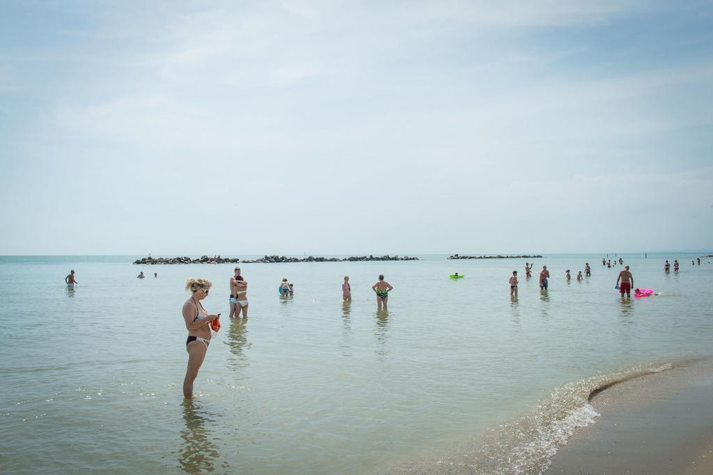 Hotel Levante Sul Mare Lido Di Savio Exteriör bild